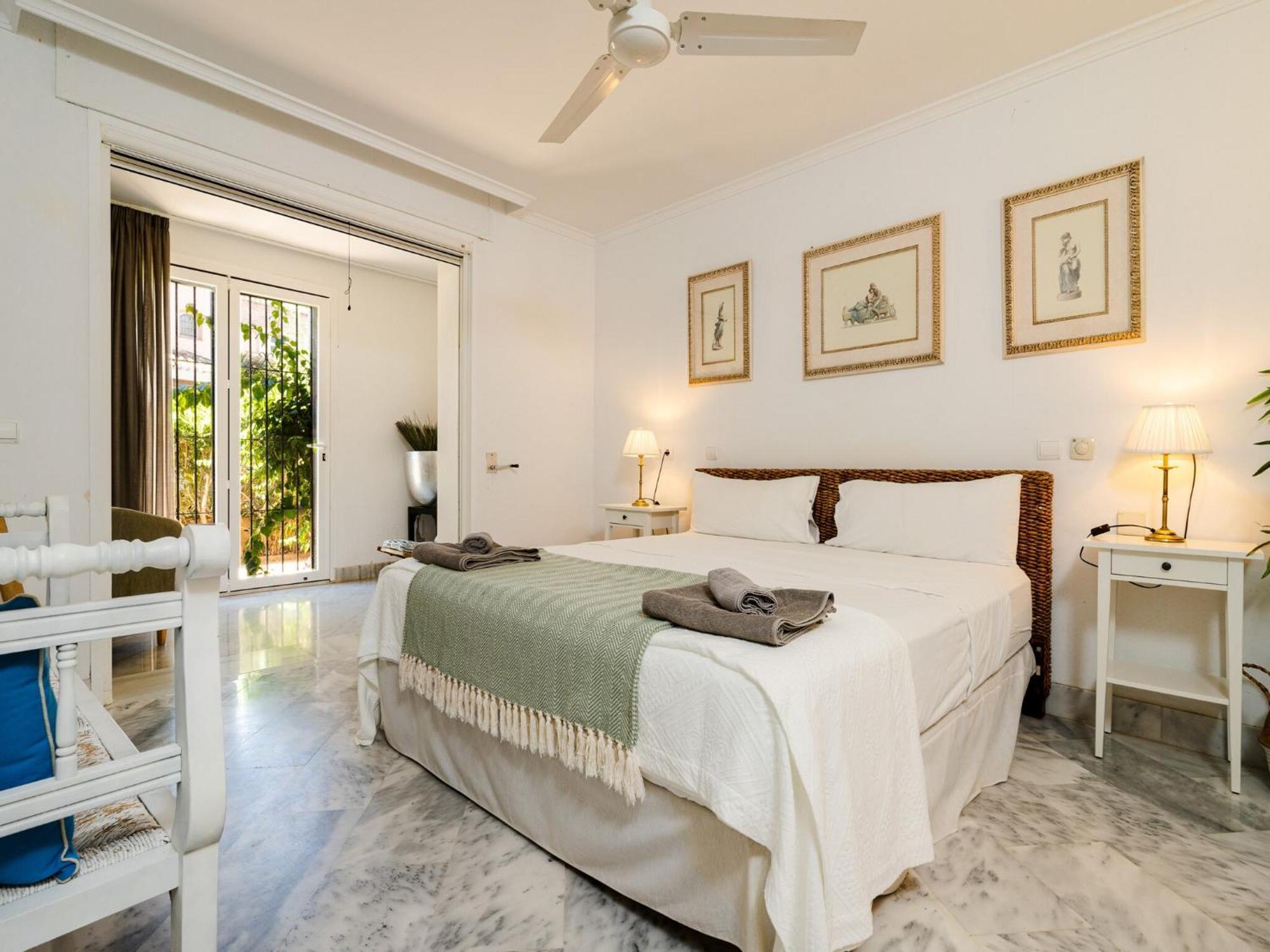 White Pearl Elviria H1