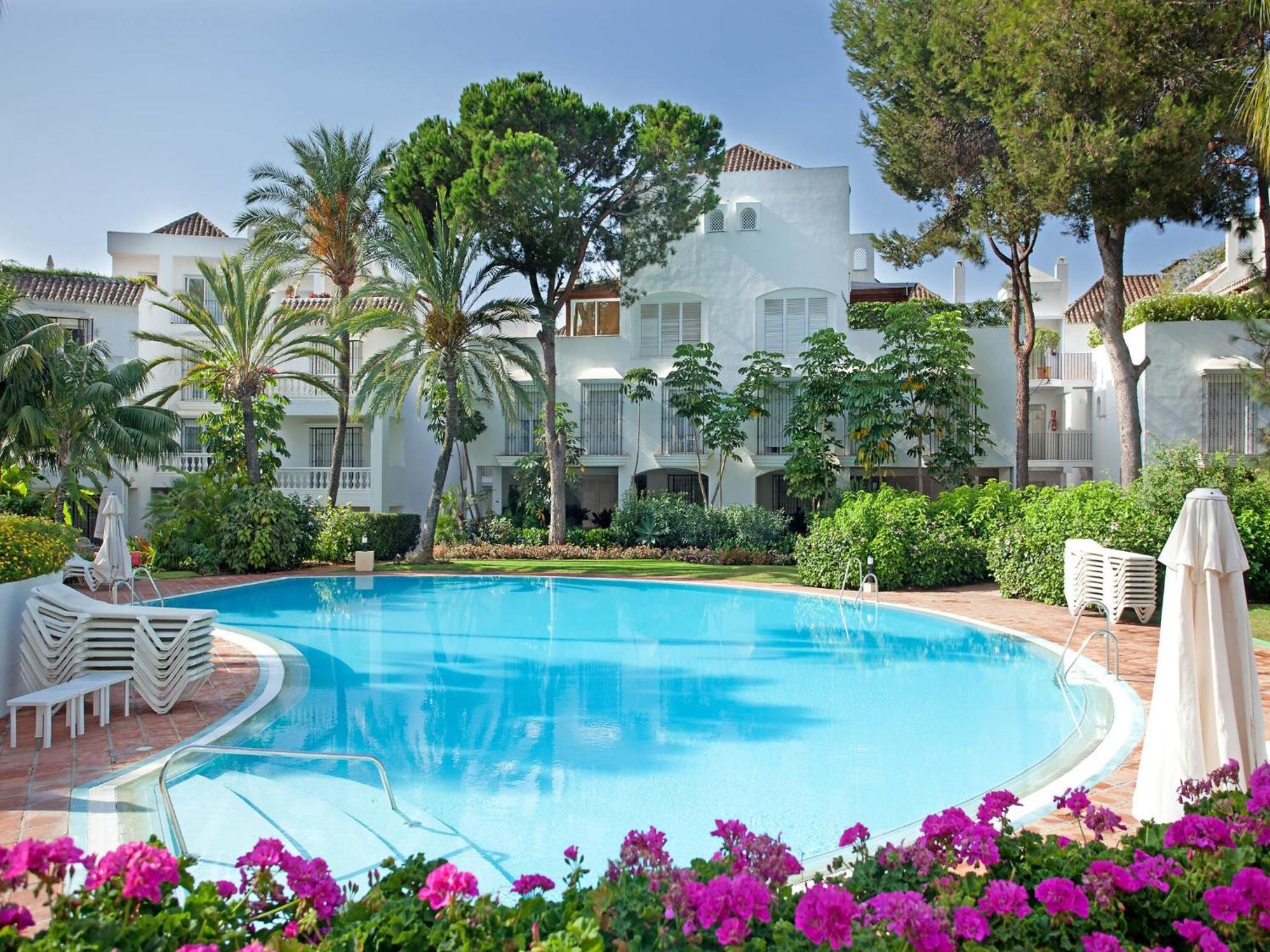 White Pearl Elviria H1 Apartment