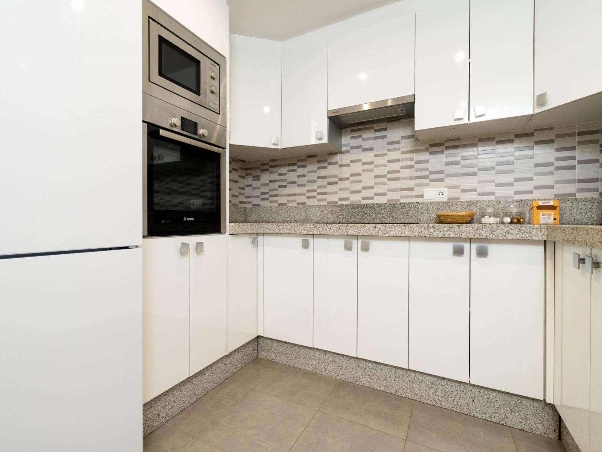 White Pearl Elviria H1 *