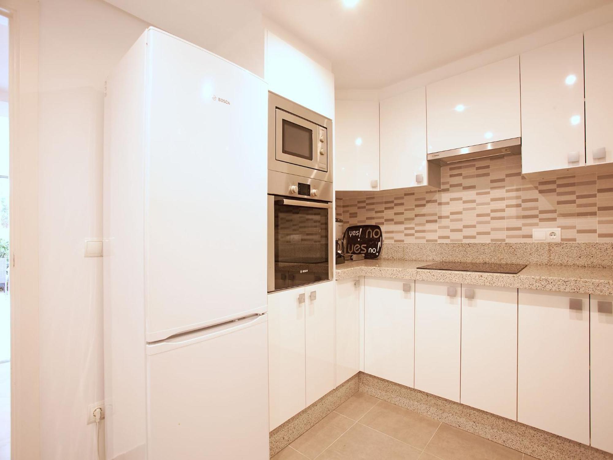 White Pearl Elviria H1