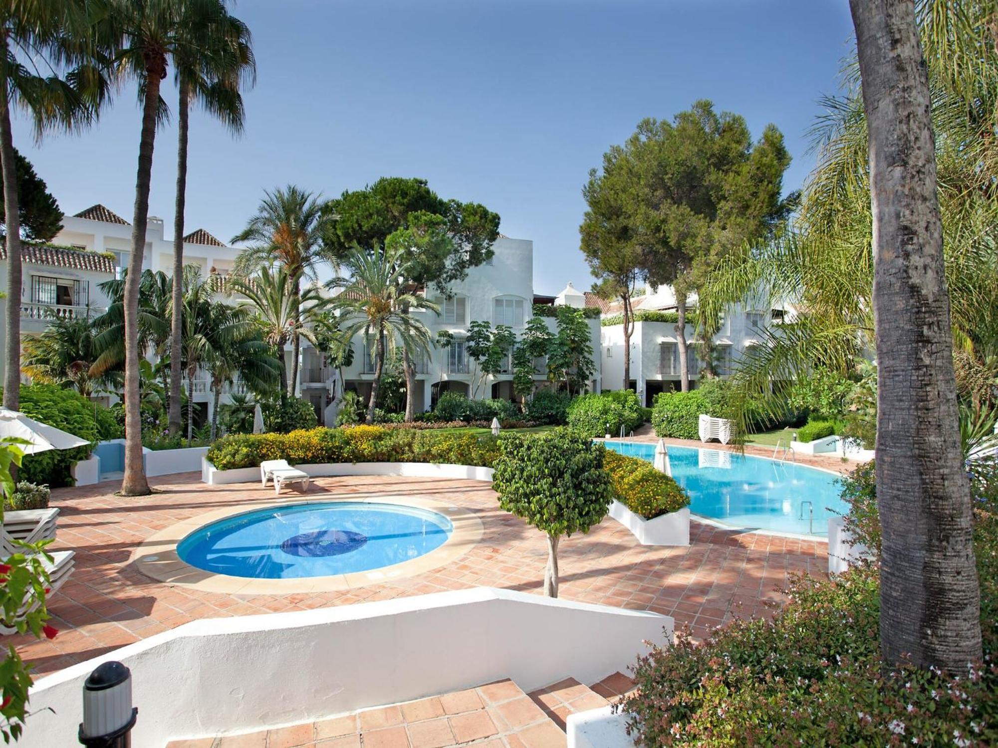 Apartment White Pearl Elviria H1