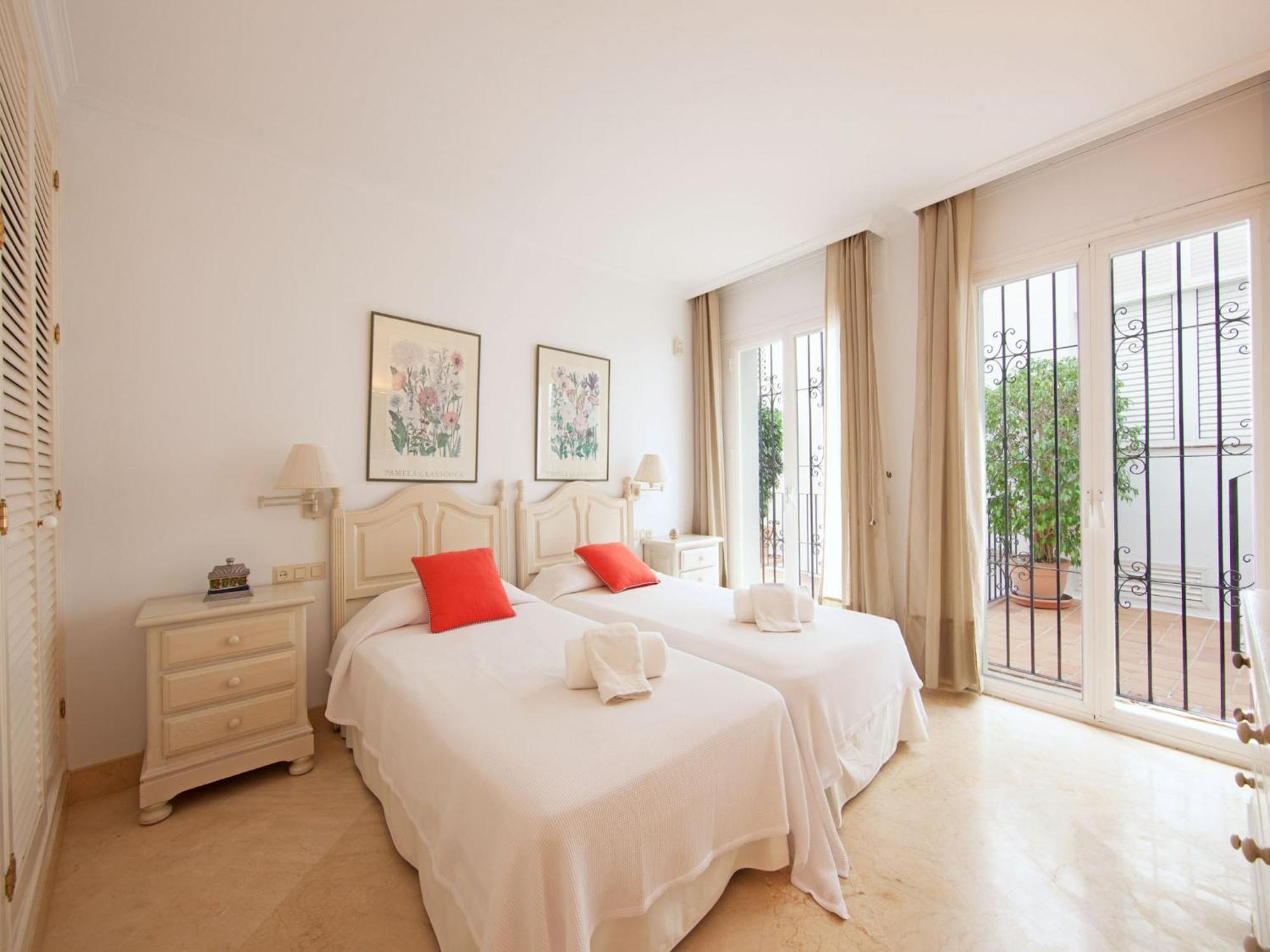 White Pearl Elviria H1 *
