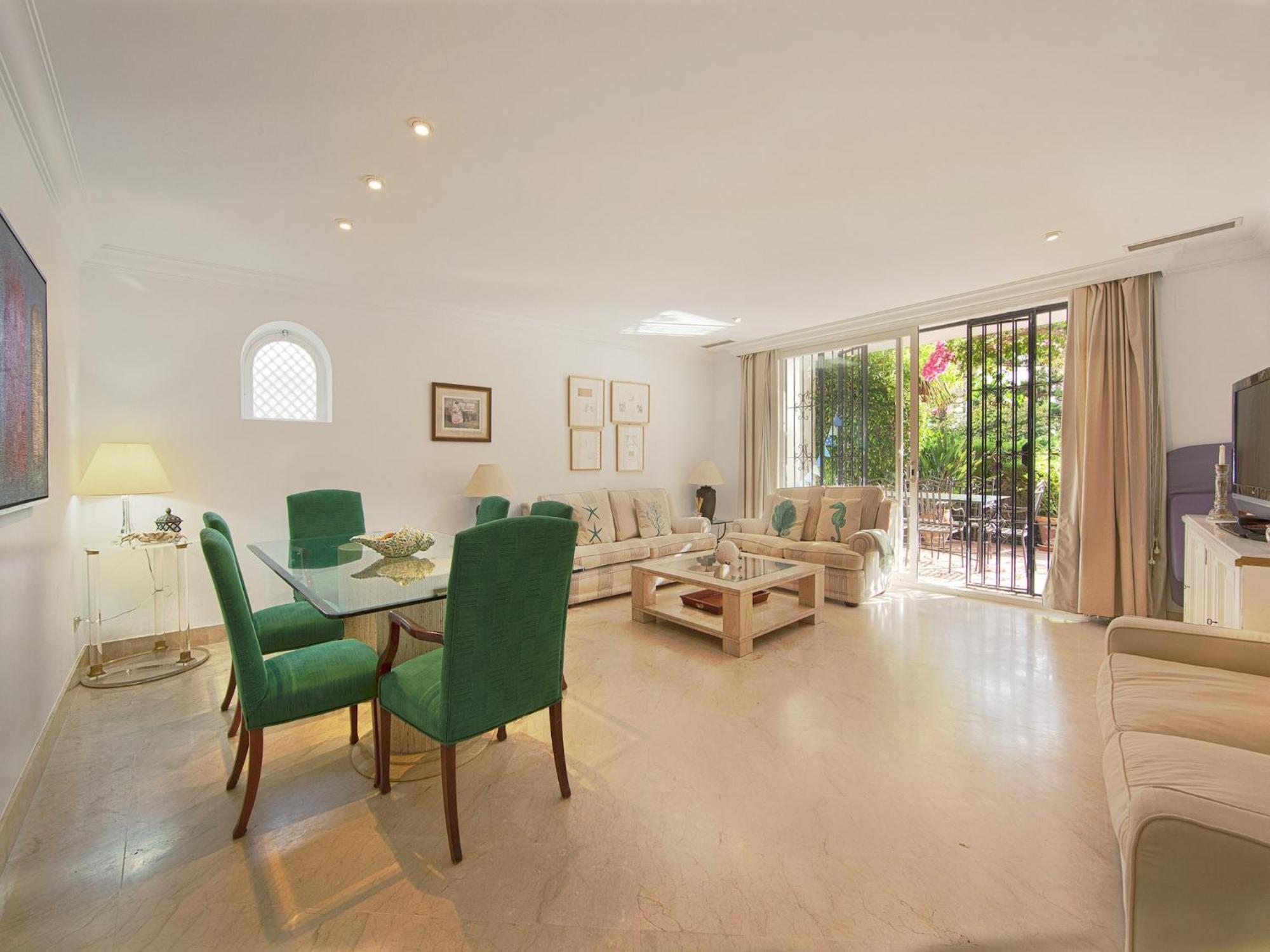 Apartment White Pearl Elviria H1