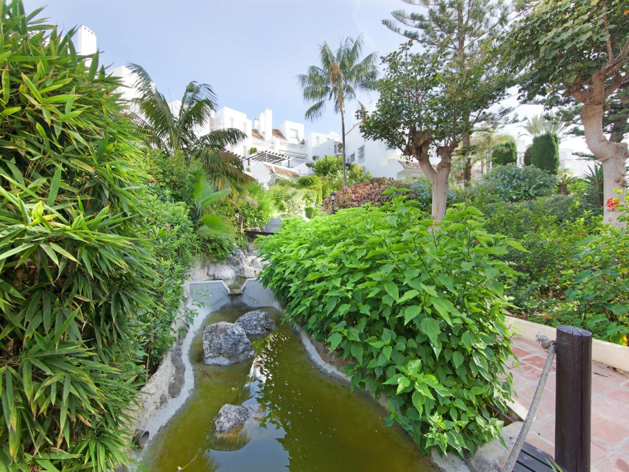 White Pearl Elviria H1 Marbella