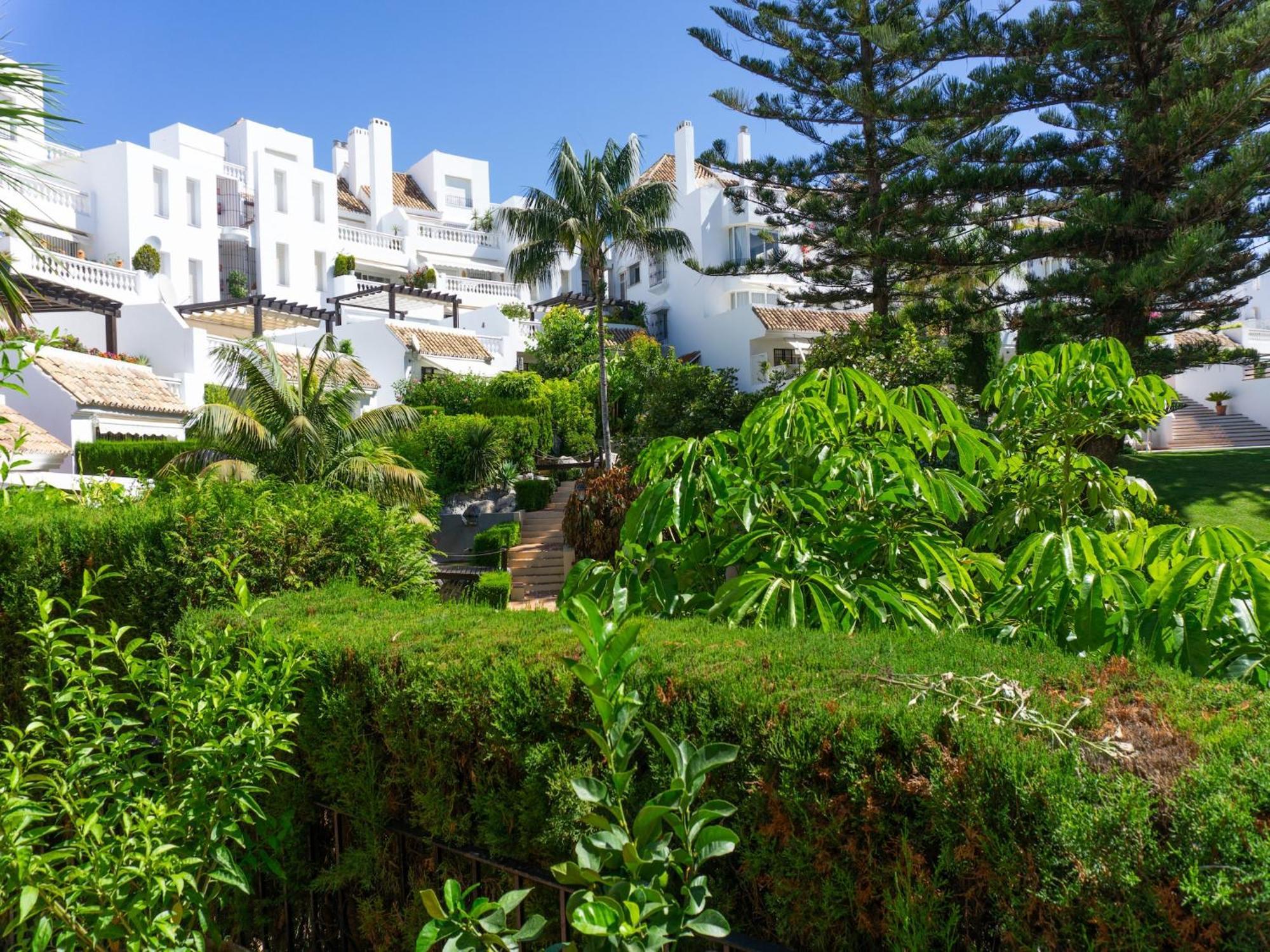 White Pearl Elviria H1 * Marbella