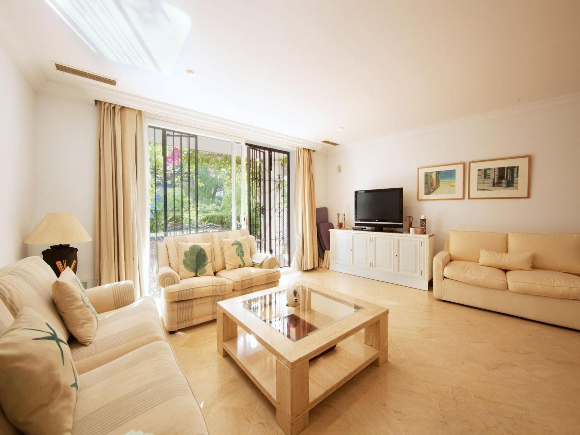 Apartment White Pearl Elviria H1