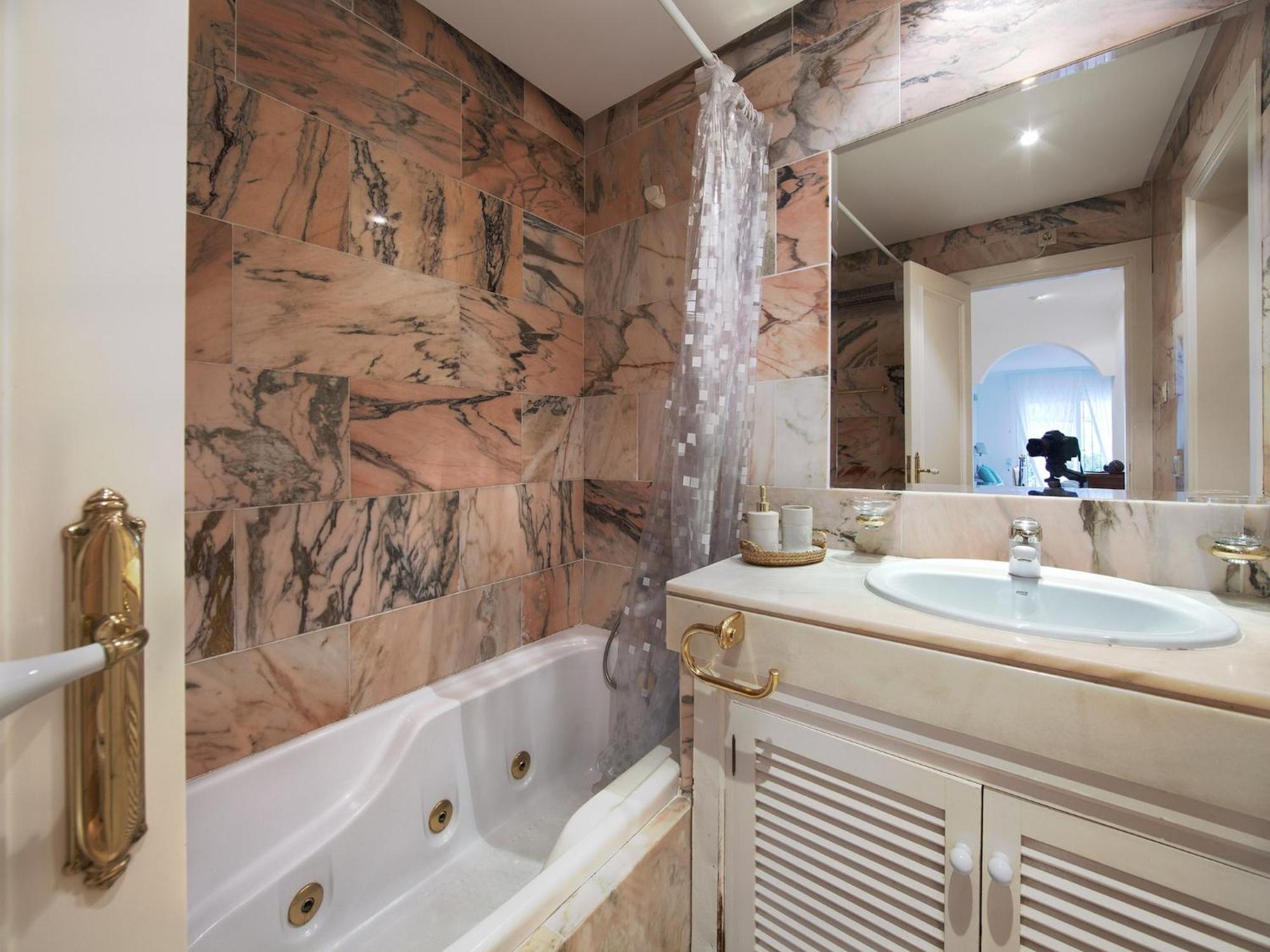Apartment White Pearl Elviria H1