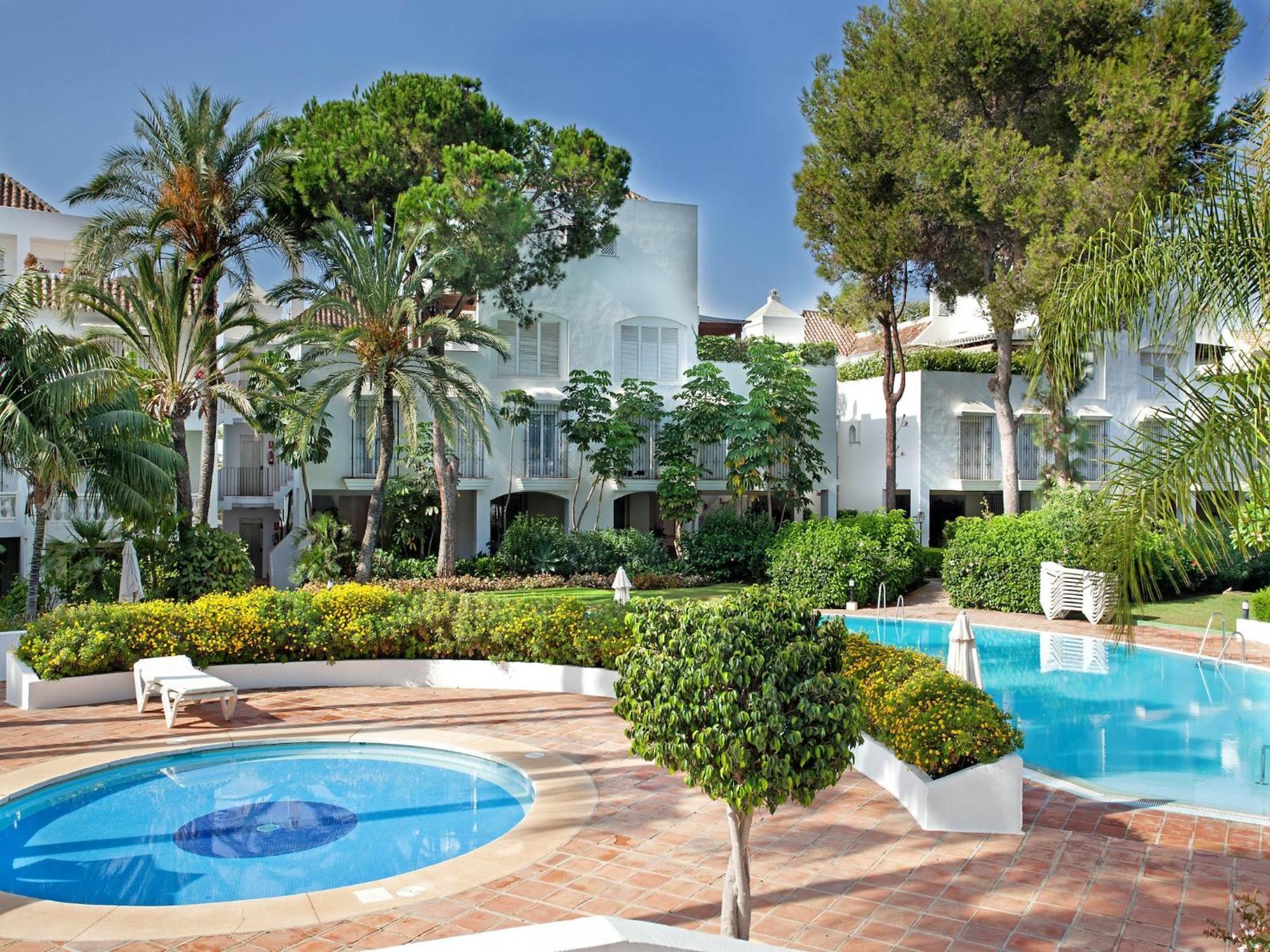 White Pearl Elviria H1 *