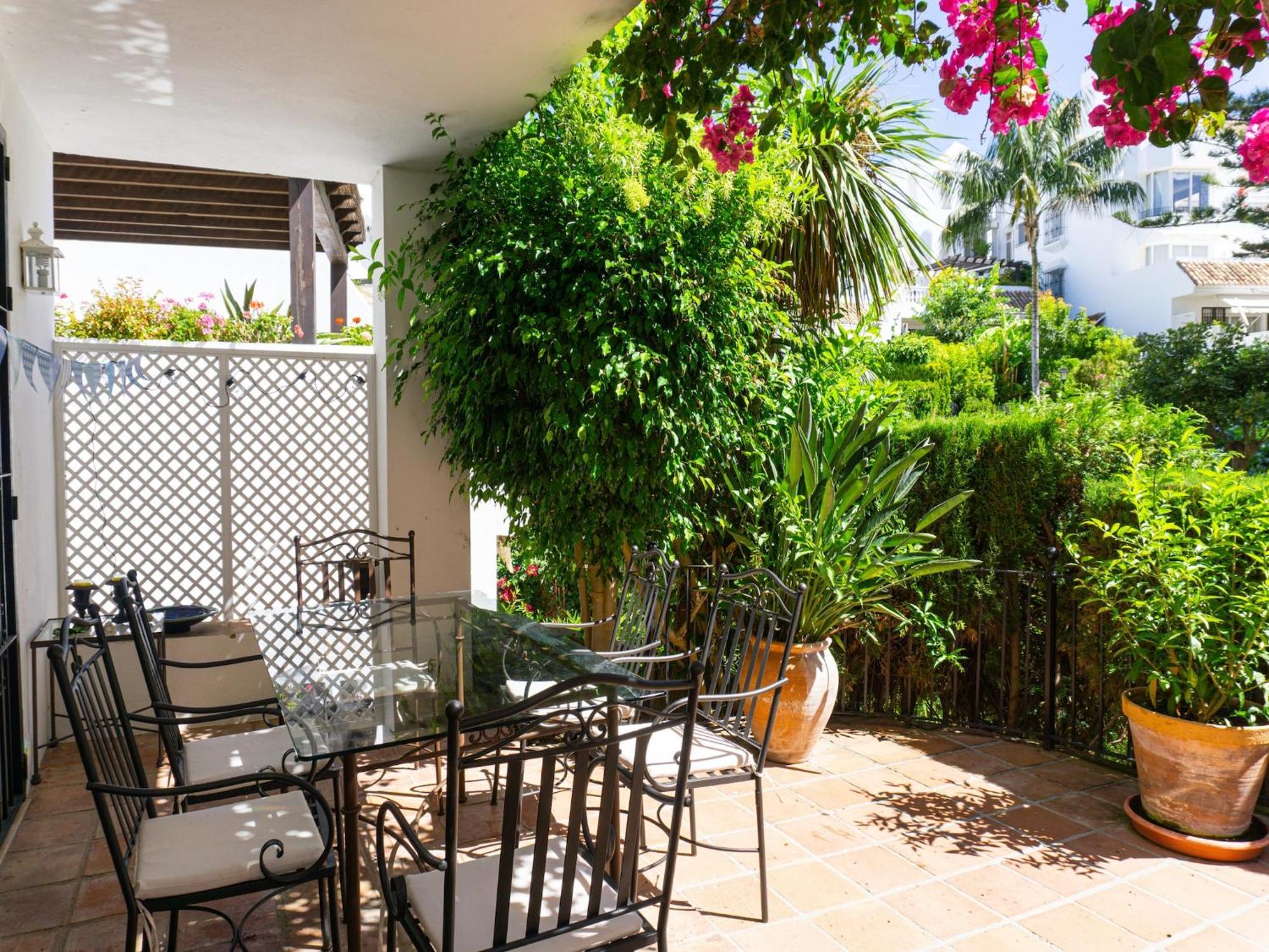 White Pearl Elviria H1 Apartment